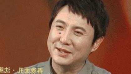 派大星与金发辣妹激情瞬间曝光，关系微妙逆转引热议