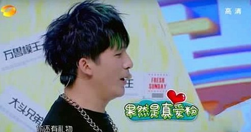 国产宾馆自拍曝光：私密空间里的真实一面，反差令人震惊